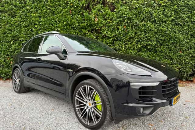 Porsche Cayenne (2017) thumbnail 4