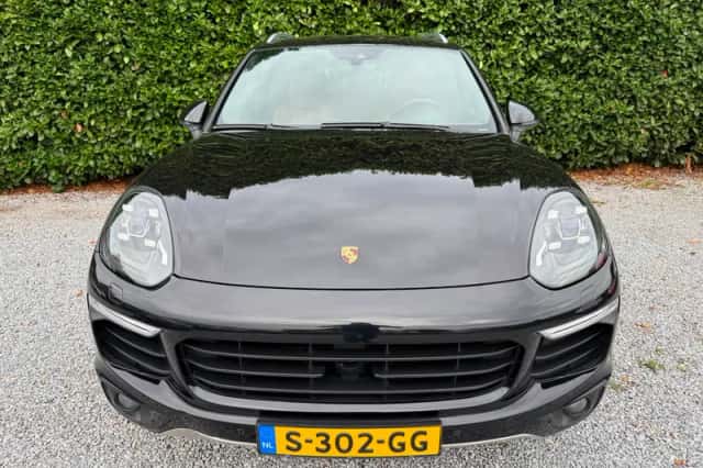 Porsche Cayenne (2017) thumbnail 6
