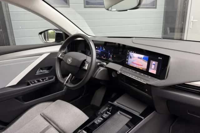 Opel Astra (2022) thumbnail 2