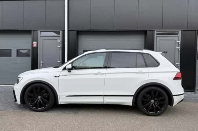 Volkswagen Tiguan (2016) thumbnail 2