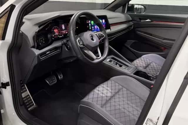 Volkswagen Golf (2022) thumbnail 2
