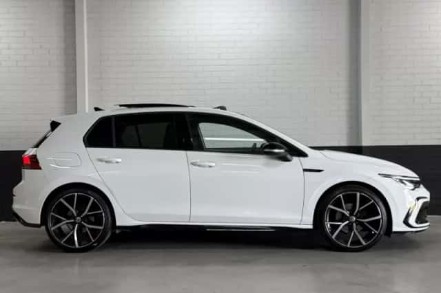 Volkswagen Golf (2022) thumbnail 4