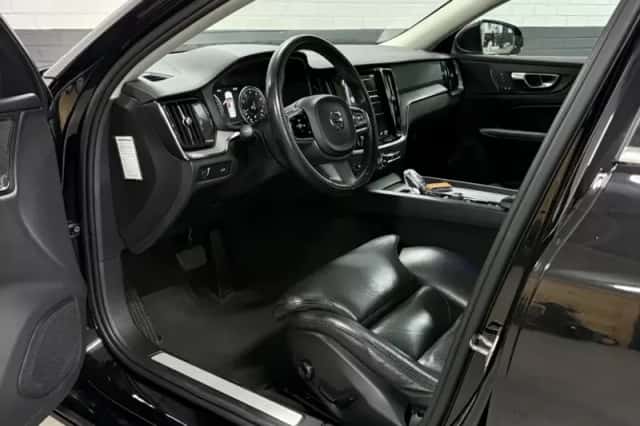 Volvo S60 (2021) thumbnail 2