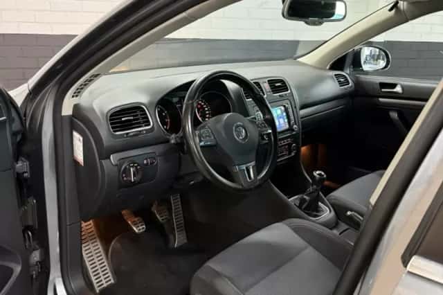 Volkswagen Golf (2011) thumbnail 2