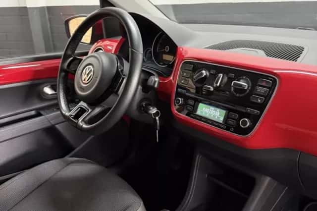 Volkswagen Up! (2013) thumbnail 3