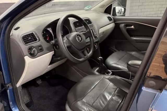 Volkswagen Polo (2017) thumbnail 2