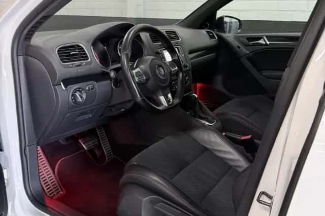 Volkswagen Golf (2011) thumbnail 2