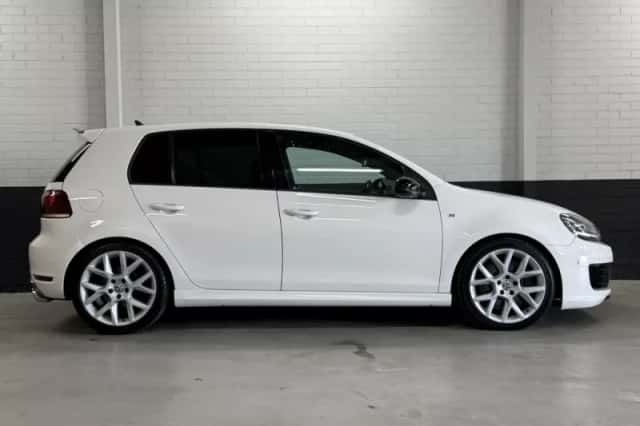 Volkswagen Golf (2011) thumbnail 4