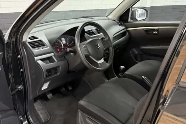 Suzuki Swift (2012) thumbnail 2