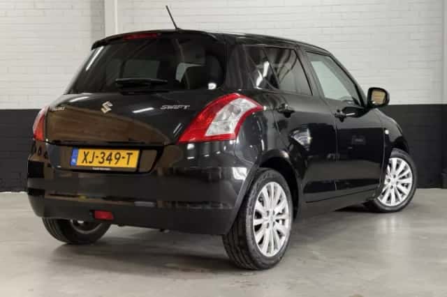 Suzuki Swift (2012) thumbnail 5