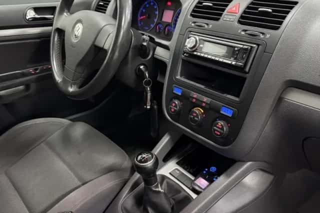 Volkswagen Golf (2004) thumbnail 2