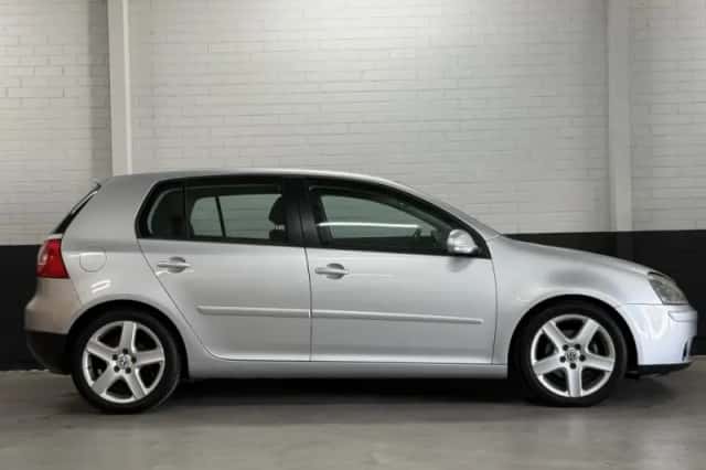 Volkswagen Golf (2004) thumbnail 4