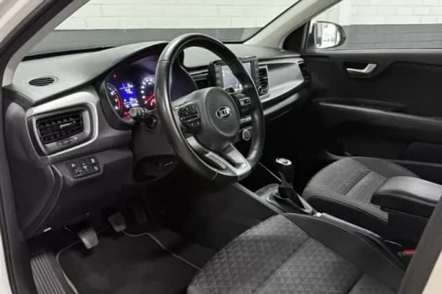 Kia Rio (2017) thumbnail 2