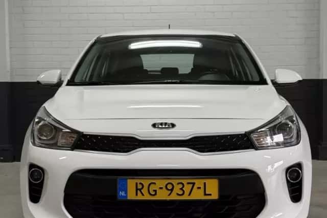 Kia Rio (2017) thumbnail 4