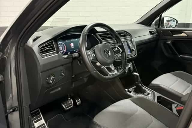 Volkswagen Tiguan (2017) thumbnail 2