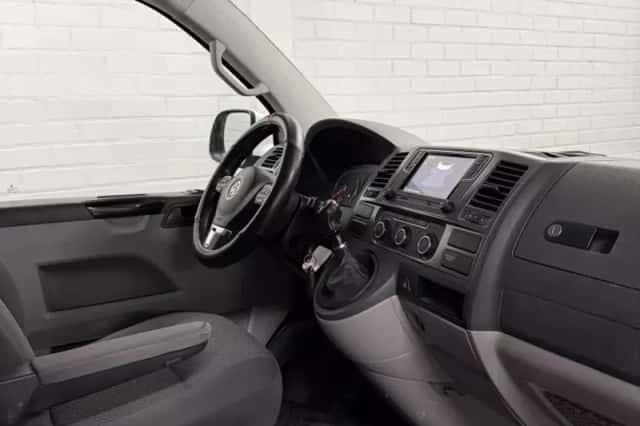 Volkswagen Transporter (2012) thumbnail 3