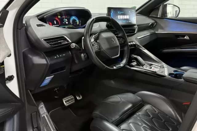 Peugeot 3008 (2021) thumbnail 3