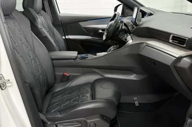 Peugeot 3008 (2021) thumbnail 4