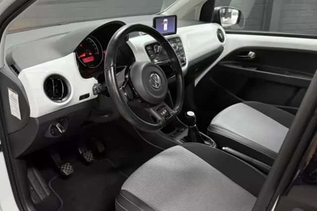 Volkswagen Up! (2013) thumbnail 2