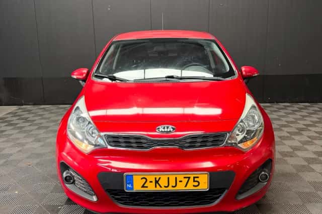 Kia Rio (2013) thumbnail 2