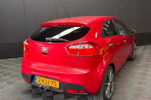 Kia Rio (2013) thumbnail 4