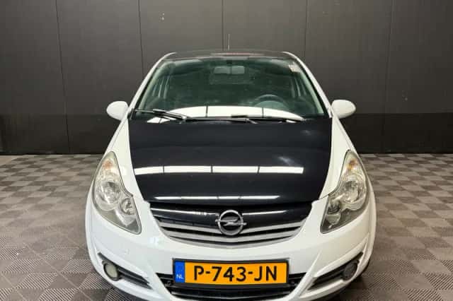 Opel Corsa (2009) thumbnail 3