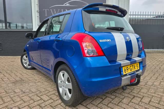 Suzuki Swift (2008) thumbnail 4