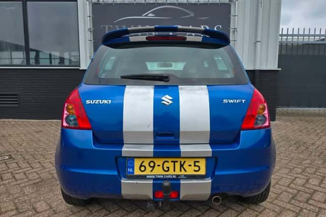 Suzuki Swift (2008) thumbnail 5