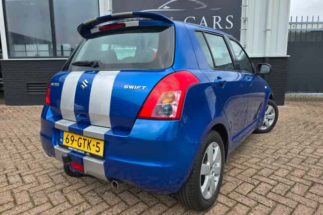 Suzuki Swift (2008) thumbnail 6