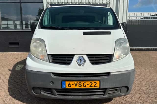 Renault Trafic (2012) thumbnail 2
