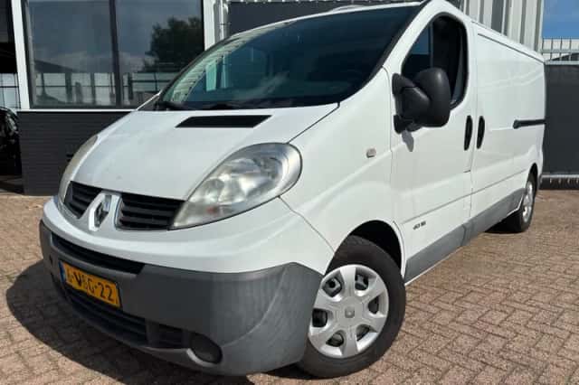 Renault Trafic (2012) thumbnail 3
