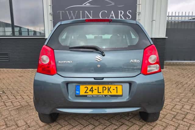 Suzuki Alto (2010) thumbnail 5