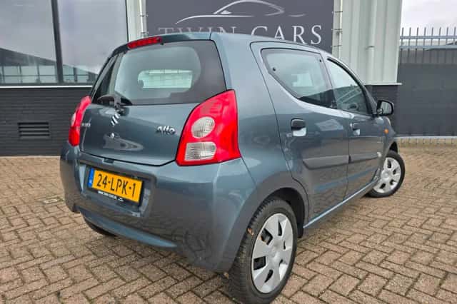Suzuki Alto (2010) thumbnail 6