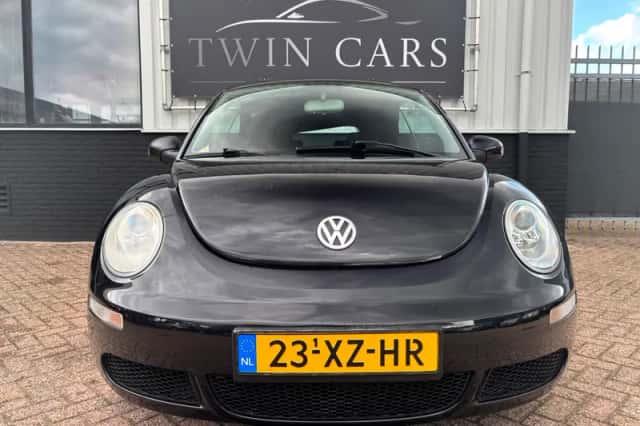 Volkswagen New Beetle (2007) thumbnail 2