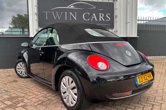 Volkswagen New Beetle (2007) thumbnail 3