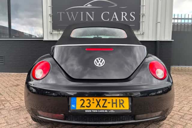 Volkswagen New Beetle (2007) thumbnail 4