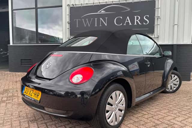 Volkswagen New Beetle (2007) thumbnail 5