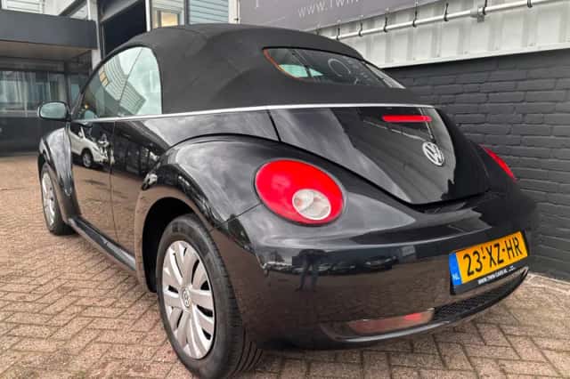 Volkswagen New Beetle (2007) thumbnail 6