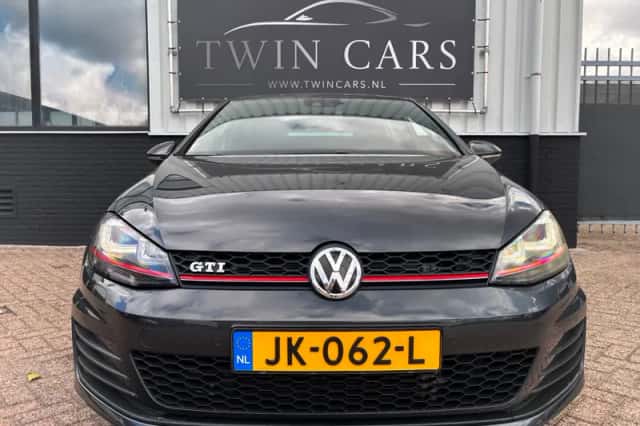 Volkswagen Golf (2013) thumbnail 2