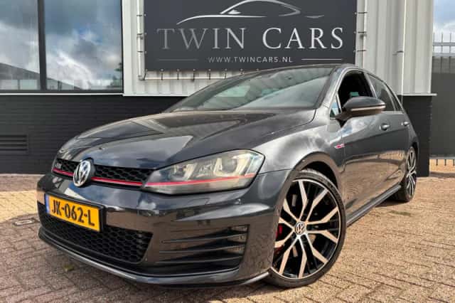 Volkswagen Golf (2013) thumbnail 3