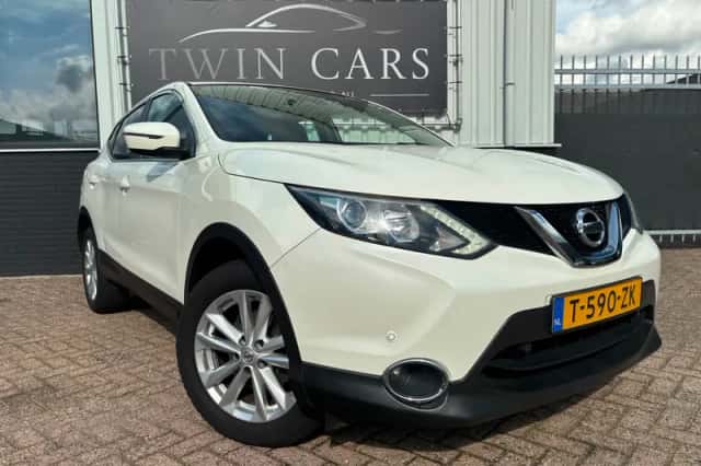 Nissan Qashqai (2015) thumbnail 1