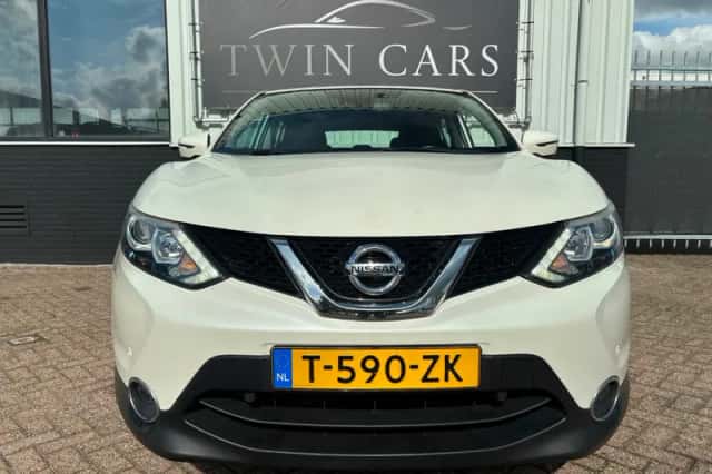 Nissan Qashqai (2015) thumbnail 2