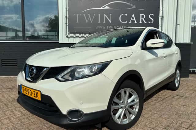 Nissan Qashqai (2015) thumbnail 3