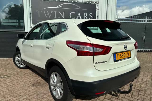 Nissan Qashqai (2015) thumbnail 4