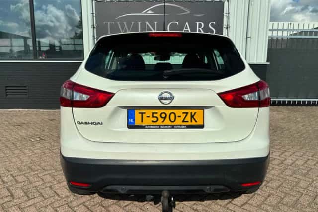 Nissan Qashqai (2015) thumbnail 5
