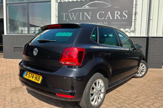 Volkswagen Polo (2015) thumbnail 6