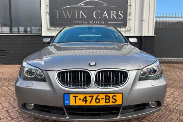BMW 5-Serie (2004) thumbnail 2