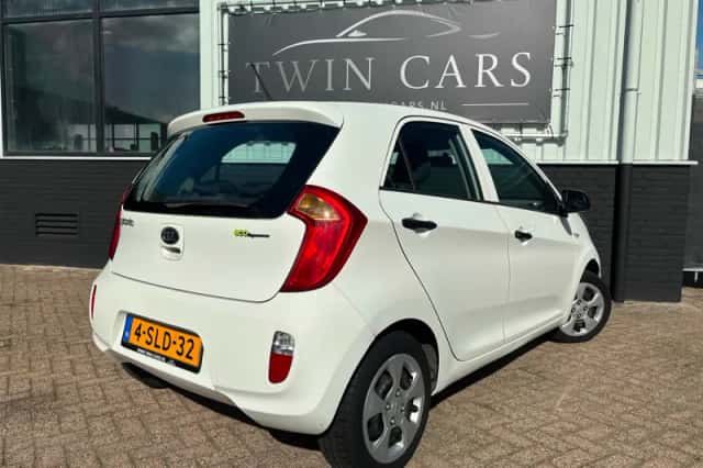 Kia Picanto (2013) thumbnail 6