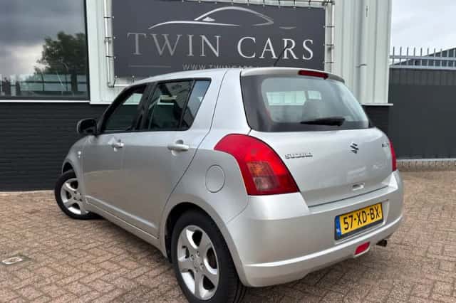 Suzuki Swift (2007) thumbnail 4