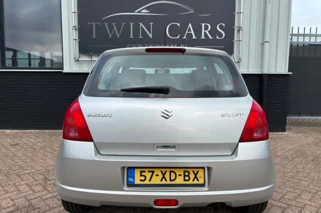 Suzuki Swift (2007) thumbnail 5